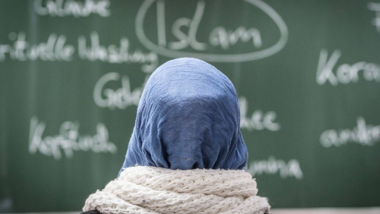 Kopftuchregelung in der Schule ist umstritten  Kopftuchregelung in der Schule ist umstritten