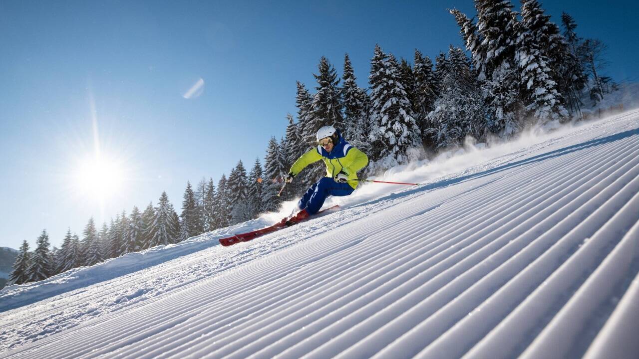 Die Wintersaison startet in den meisten Skigebieten Anfang Dezember.  Die Wintersaison startet in den meisten Skigebieten Anfang Dezember.