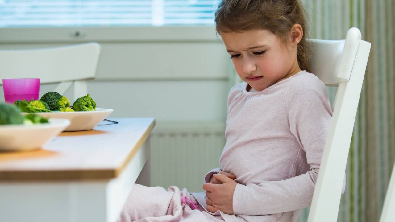 Verhaltenstherapie und Pfefferminzöl können Kindern bei funktionellem Bauchweh helfen.   Verhaltenstherapie und Pfefferminzöl können Kindern bei funktionellem Bauchweh helfen.