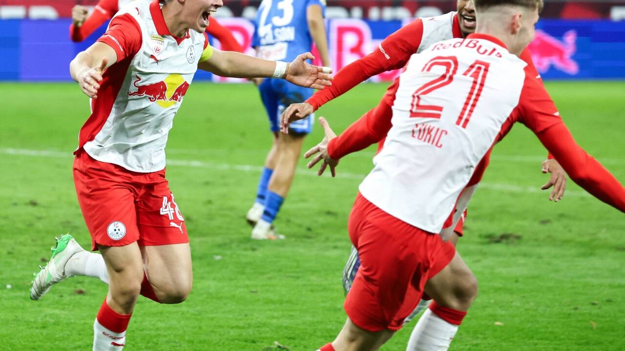 Ein Hoffnungsschimmer für Red Bull Salzburg: Rocco Zikovic (links) und Co. besiegten Spitzenreiter St. Pölten. 