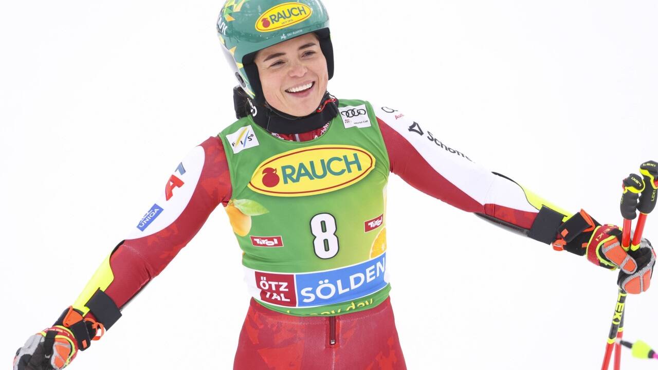 Julia Scheib bejubelte ihren ersten Weltcupsieg.  Julia Scheib bejubelte ihren ersten Weltcupsieg.