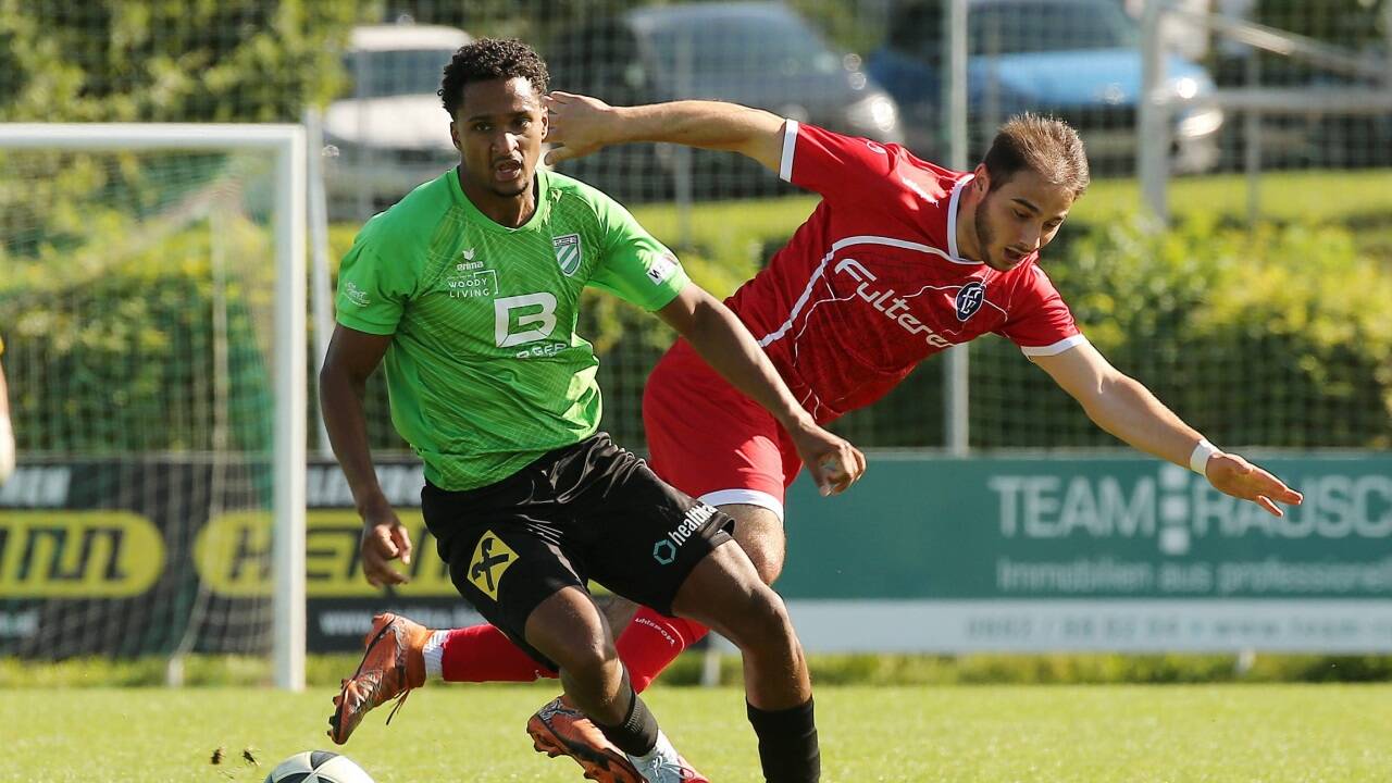 Der neue Trainer von Moussa Dembele (links) und Co. kommt aus der Salzburger Liga.  Der neue Trainer von Moussa Dembele (links) und Co. kommt aus der Salzburger Liga.