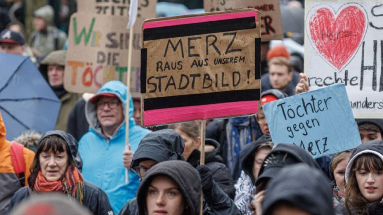Demonstration nach "Stadtbild"-Aussagen  Demonstration nach 'Stadtbild'-Aussagen