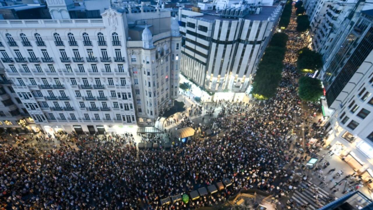 Demonstranten in Valencia fordern Rücktritt von Regionalregierungschef 