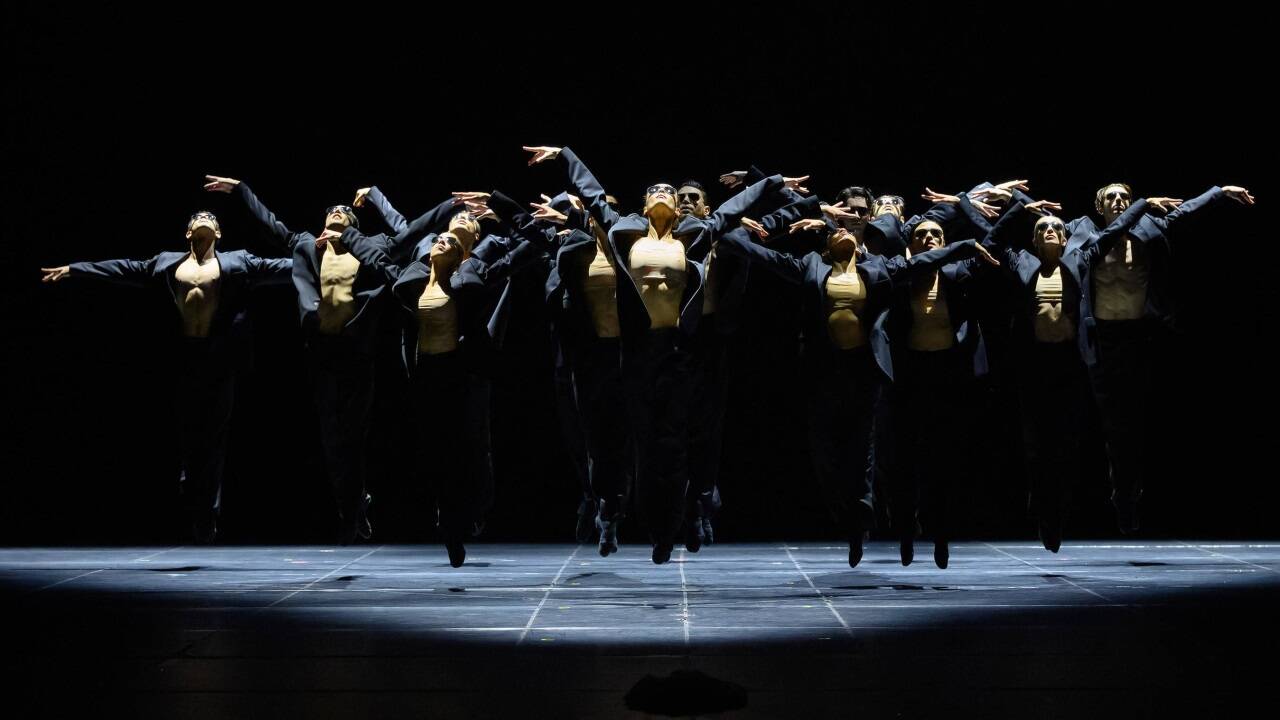 Ballettensemble in „Boléro“  Ballettensemble in „Boléro“