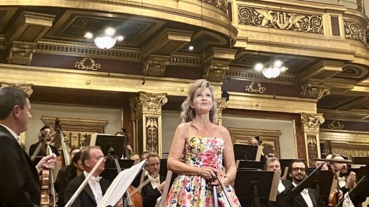Die Geigenstürmerin Anne-Sophie Mutter  Die Geigenstürmerin Anne-Sophie Mutter