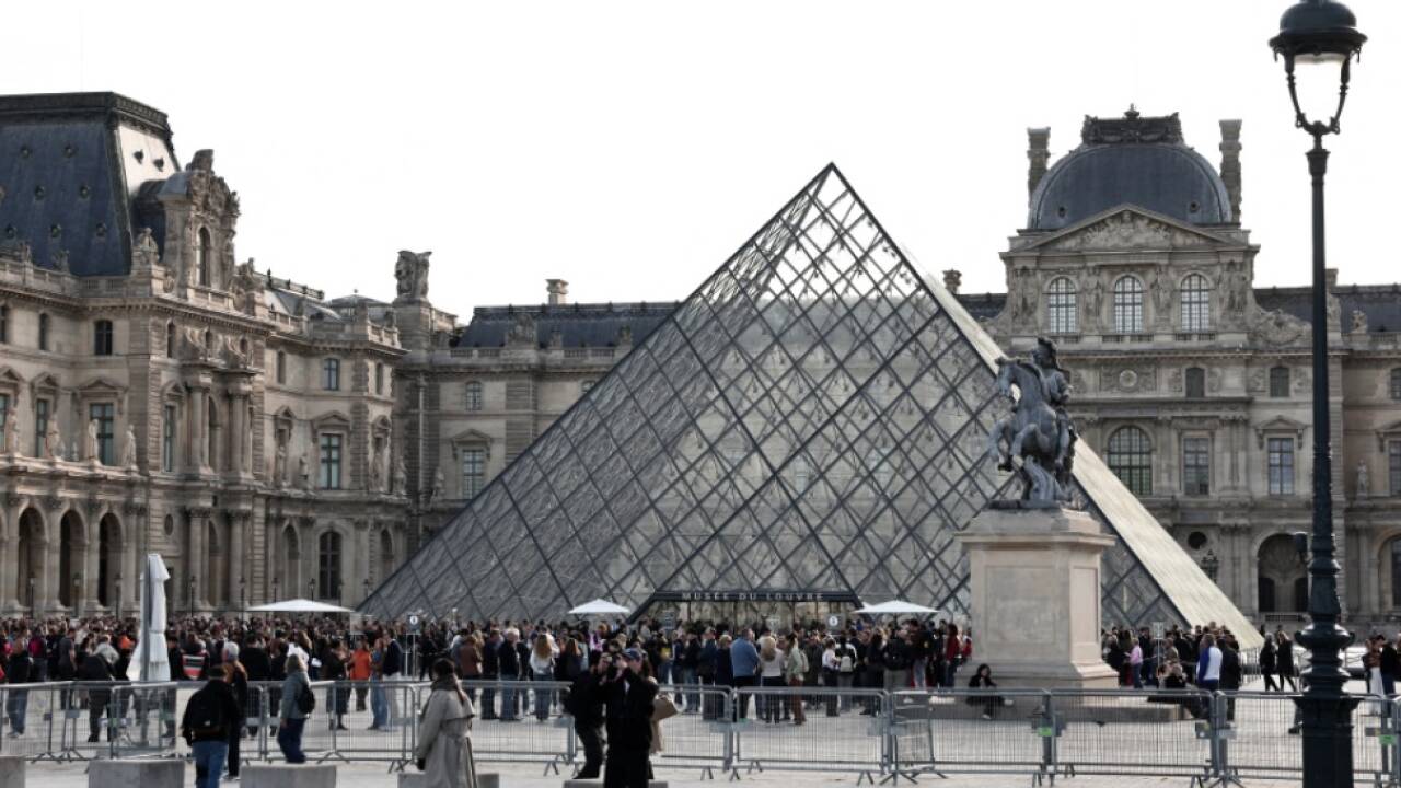 Weltberühmtes Louvre war Ziel von aufsehenerregendem Diebstahl  Weltberühmtes Louvre war Ziel von aufsehenerregendem Diebstahl
