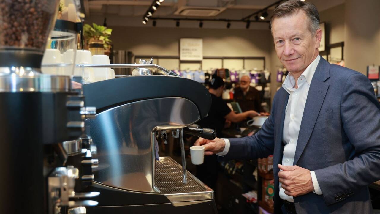 Tchibo-Geschäftsführer Paul Unterluggauer: „Kosten konnte ich den Lupinen-Kaffee noch nicht.“  Tchibo-Geschäftsführer Paul Unterluggauer: „Kosten konnte ich den Lupinen-Kaffee noch nicht.“