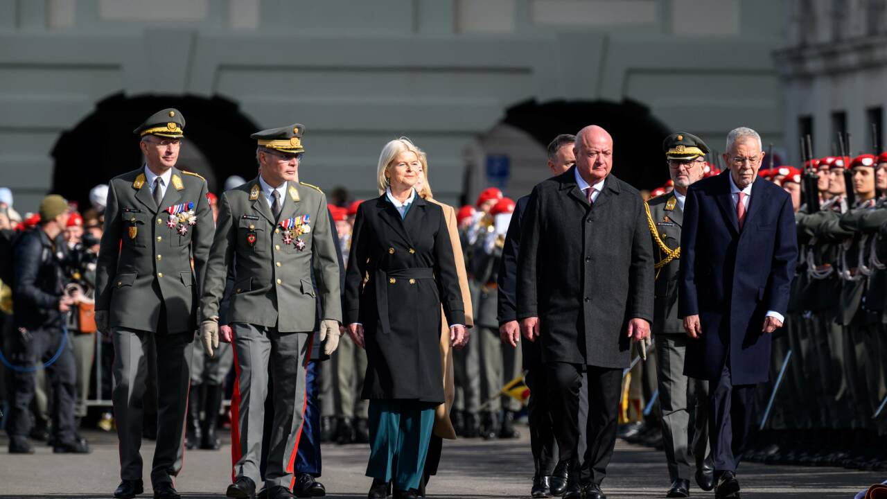 Verteidigungsministerin Klaudia Tanner, Kanzler Christian Stocker, Bundespräsident Alexander Van der Bellen.  Verteidigungsministerin Klaudia Tanner, Kanzler Christian Stocker, Bundespräsident Alexander Van der Bellen.