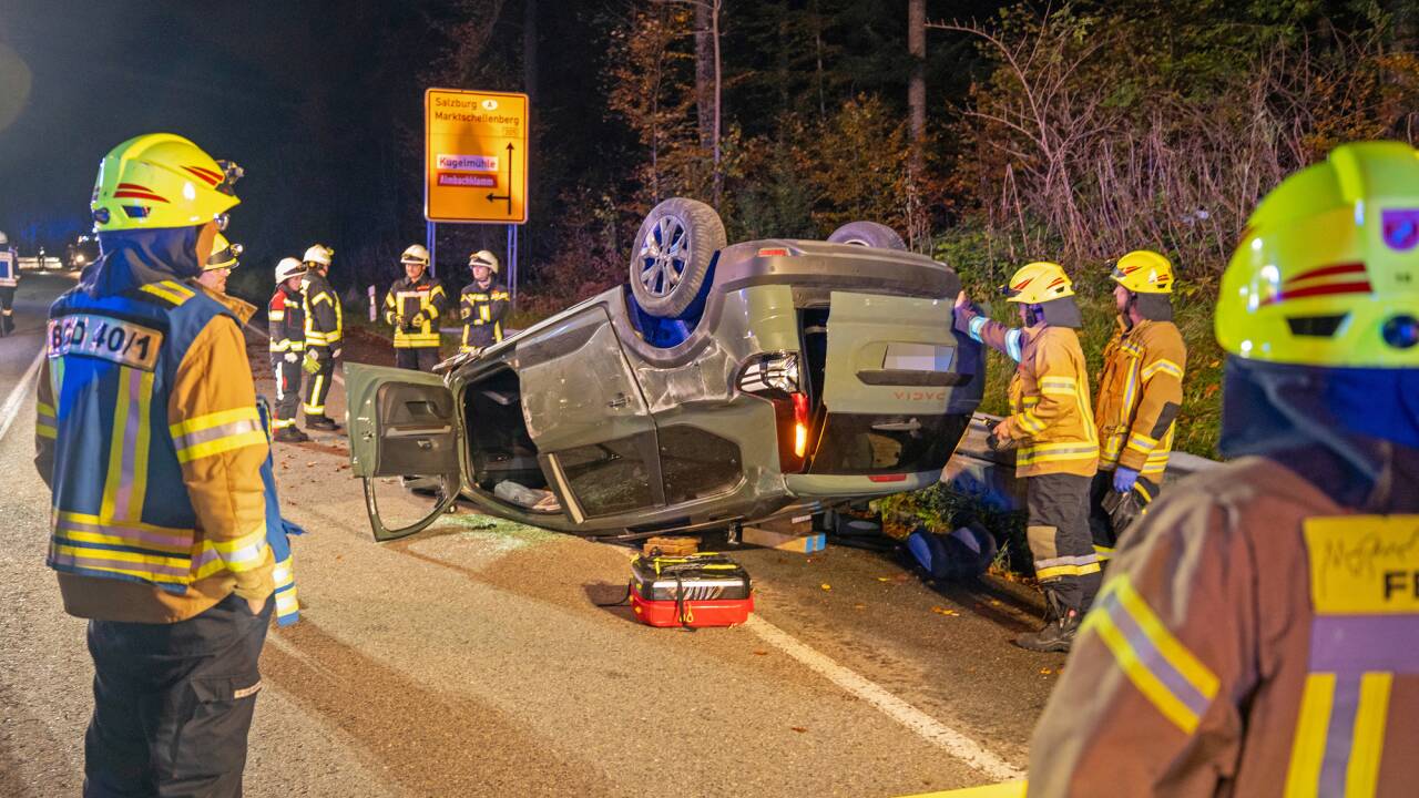 Schwerer Unfall in Marktschellenberg: Die 42-jährige Lenkerin wurde schwer verletzt.  Schwerer Unfall in Marktschellenberg: Die 42-jährige Lenkerin wurde schwer verletzt.