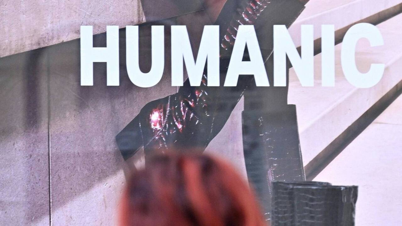 Leder & Schuh, zu dem unter anderem auch Humanic gehört, wird Teil der Mass-Gruppe, bleibt jedoch ein eigenständig operierendes Unternehmen mit Hauptsitz in Graz.  Leder & Schuh, zu dem unter anderem auch Humanic gehört, wird Teil der Mass-Gruppe, bleibt jedoch ein eigenständig operierendes Unternehmen mit Hauptsitz in Graz.