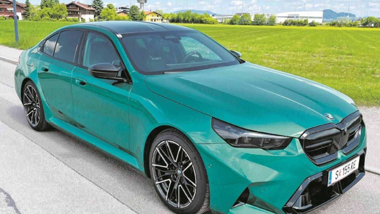 Dank Hybrid-Power so stark wie nie: der M5 als Limousine.   Dank Hybrid-Power so stark wie nie: der M5 als Limousine.