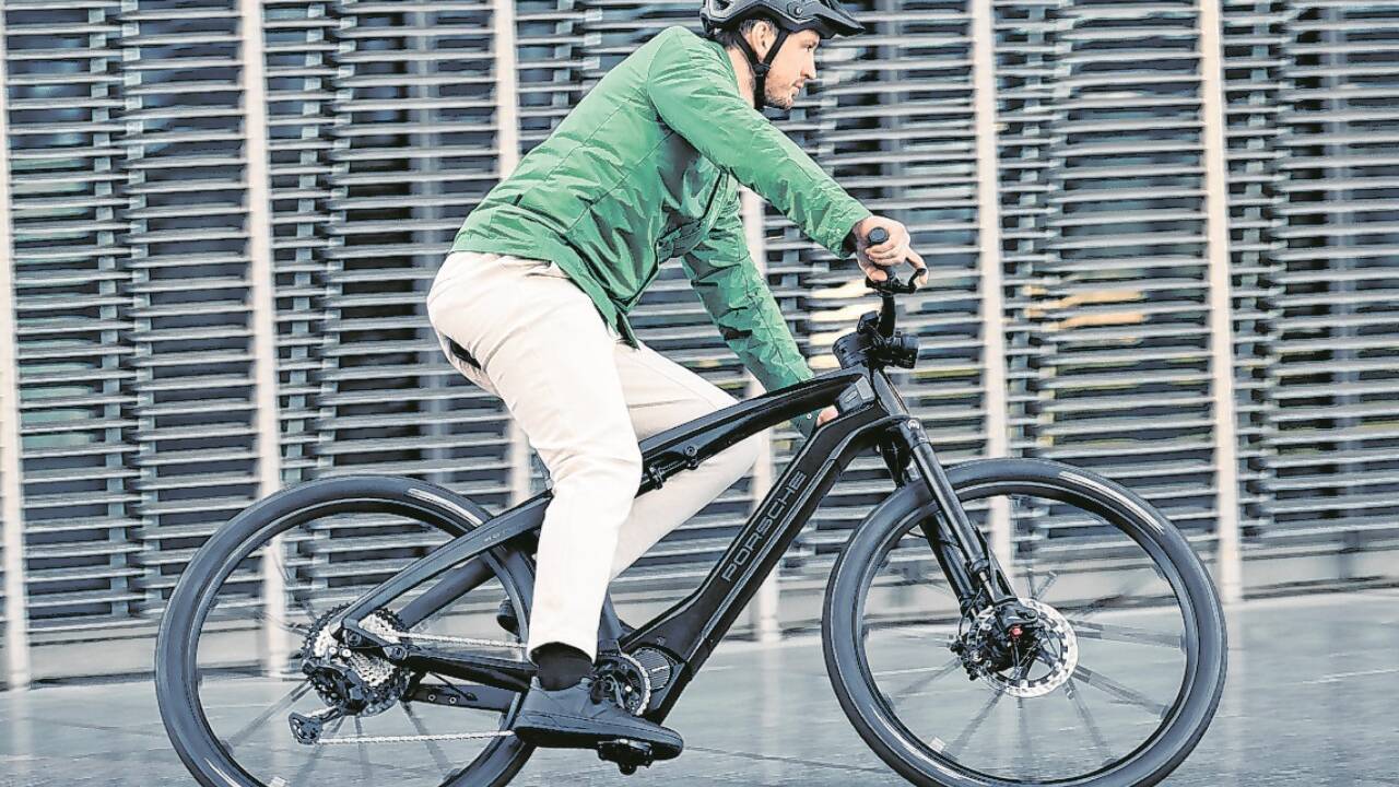 Lädt zu sportlicher Fahrweise ein: das Porsche E-Bike der fünften Generation.  Lädt zu sportlicher Fahrweise ein: das Porsche E-Bike der fünften Generation.
