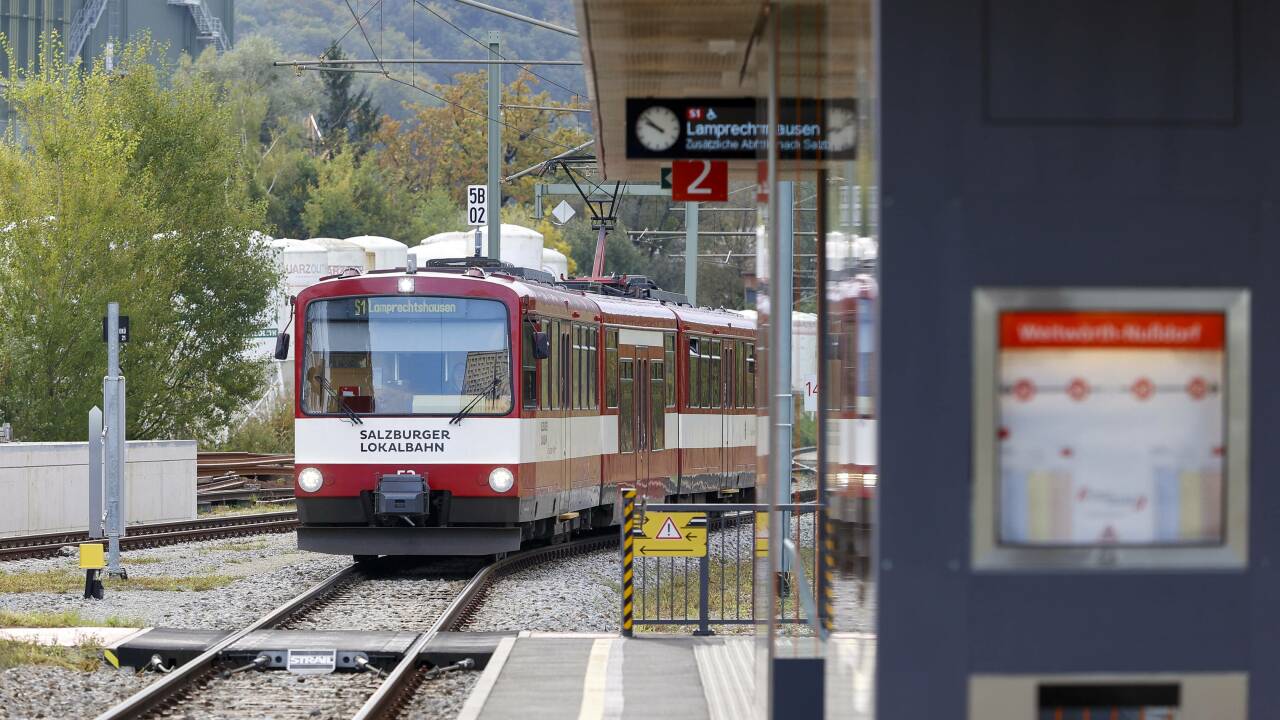 Bei der Salzburger Lokalbahn ändern sich die Abfahrtszeiten.  Bei der Salzburger Lokalbahn ändern sich die Abfahrtszeiten.