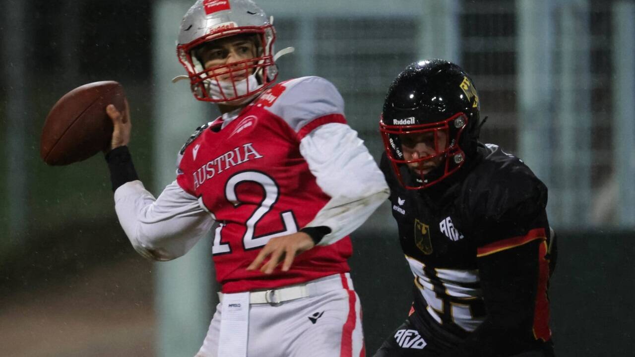 Nur selten kamen Deutschlands Spieler Quarterback Reischl gefährlich nahe.   Nur selten kamen Deutschlands Spieler Quarterback Reischl gefährlich nahe.