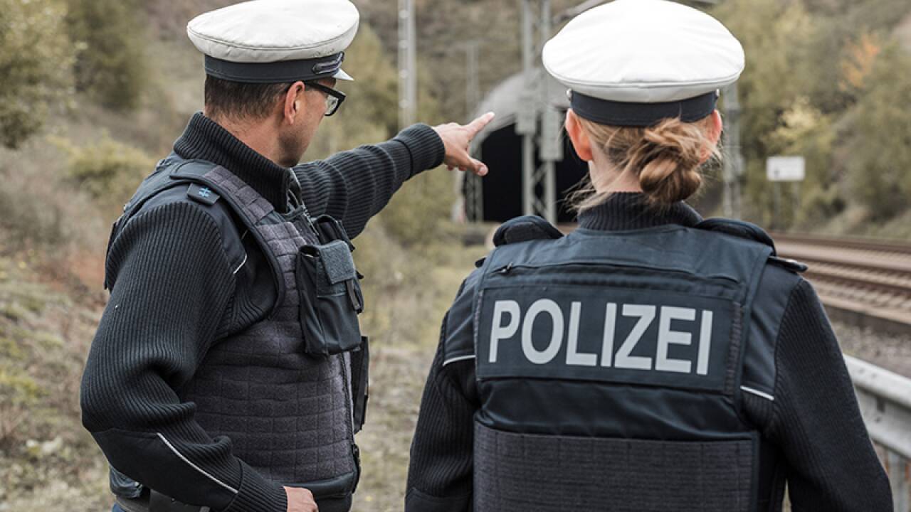 Am Montag kam es am Bahnhof Freilassing zu einem größeren Einsatz der deutschen Bundespolizei. 