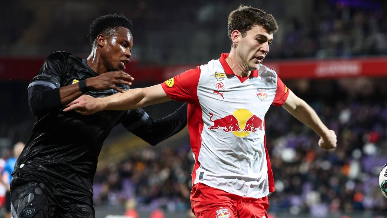 Bullen-Verteidiger Jacob Rasmussen (r.) hielt den Angriffen von Austria Wien stand.  Bullen-Verteidiger Jacob Rasmussen (r.) hielt den Angriffen von Austria Wien stand.