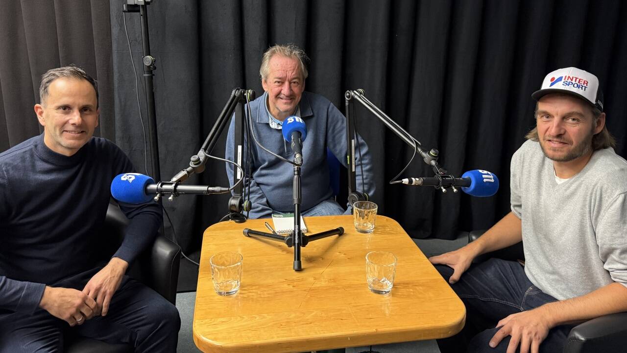 (v.l.) Ex-Skirennläufer Philipp Schörghofer, SN-Journalist Michael Smejkal und Alpinchef Christian Mitter bei der Podcastaufnahme.   (v.l.) Ex-Skirennläufer Philipp Schörghofer, SN-Journalist Michael Smejkal und Alpinchef Christian Mitter bei der Podcastaufnahme.