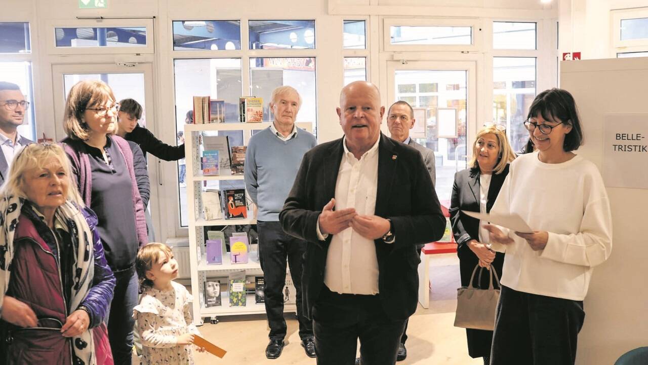 Obfrau Gabi Ferner und Bürgermeister Konrad Pieringer sprachen zur Eröffnung der öffentlichen Bibliothek Seekirchen.  Obfrau Gabi Ferner und Bürgermeister Konrad Pieringer sprachen zur Eröffnung der öffentlichen Bibliothek Seekirchen.