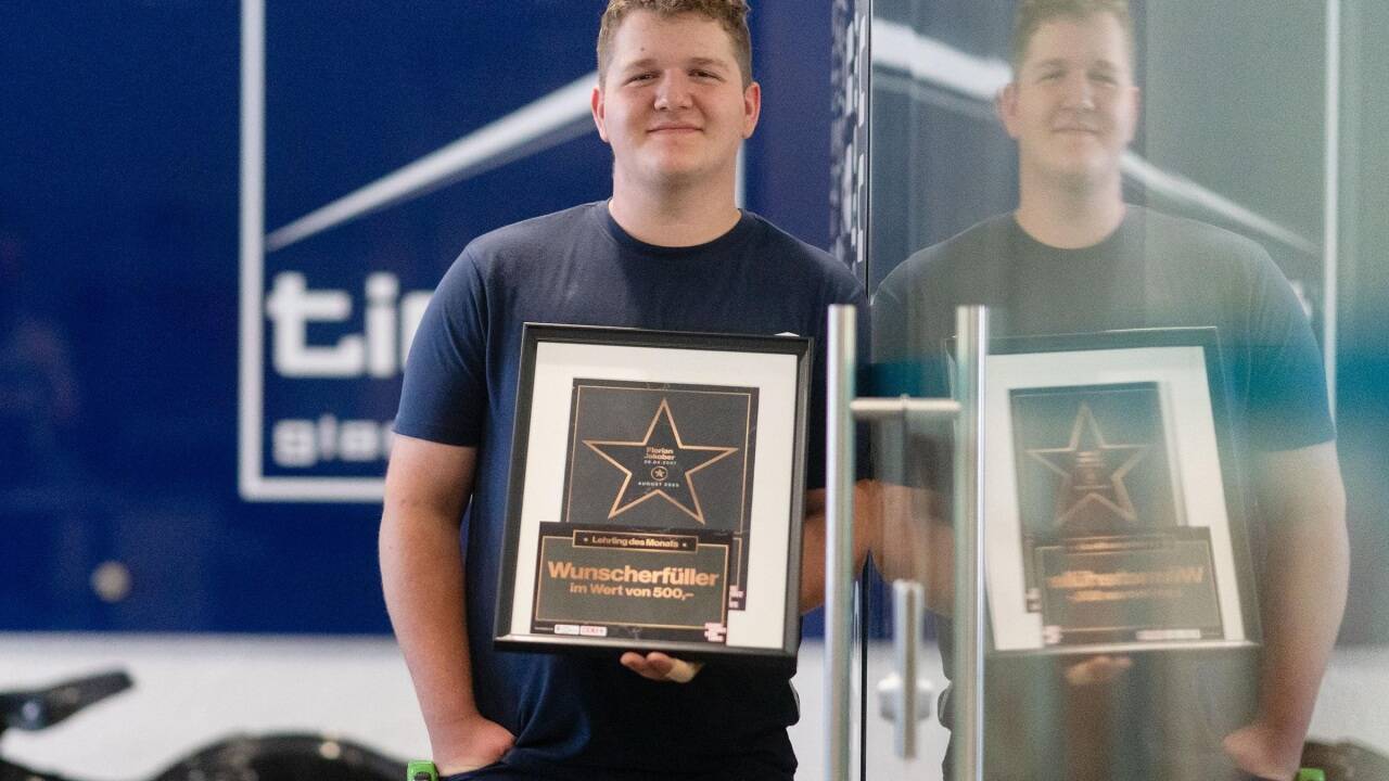 Für sein Engagement wurde er ausgezeichnet: Florian Jakober ist „Lehrling des Monats August 2025“.  Für sein Engagement wurde er ausgezeichnet: Florian Jakober ist „Lehrling des Monats August 2025“.