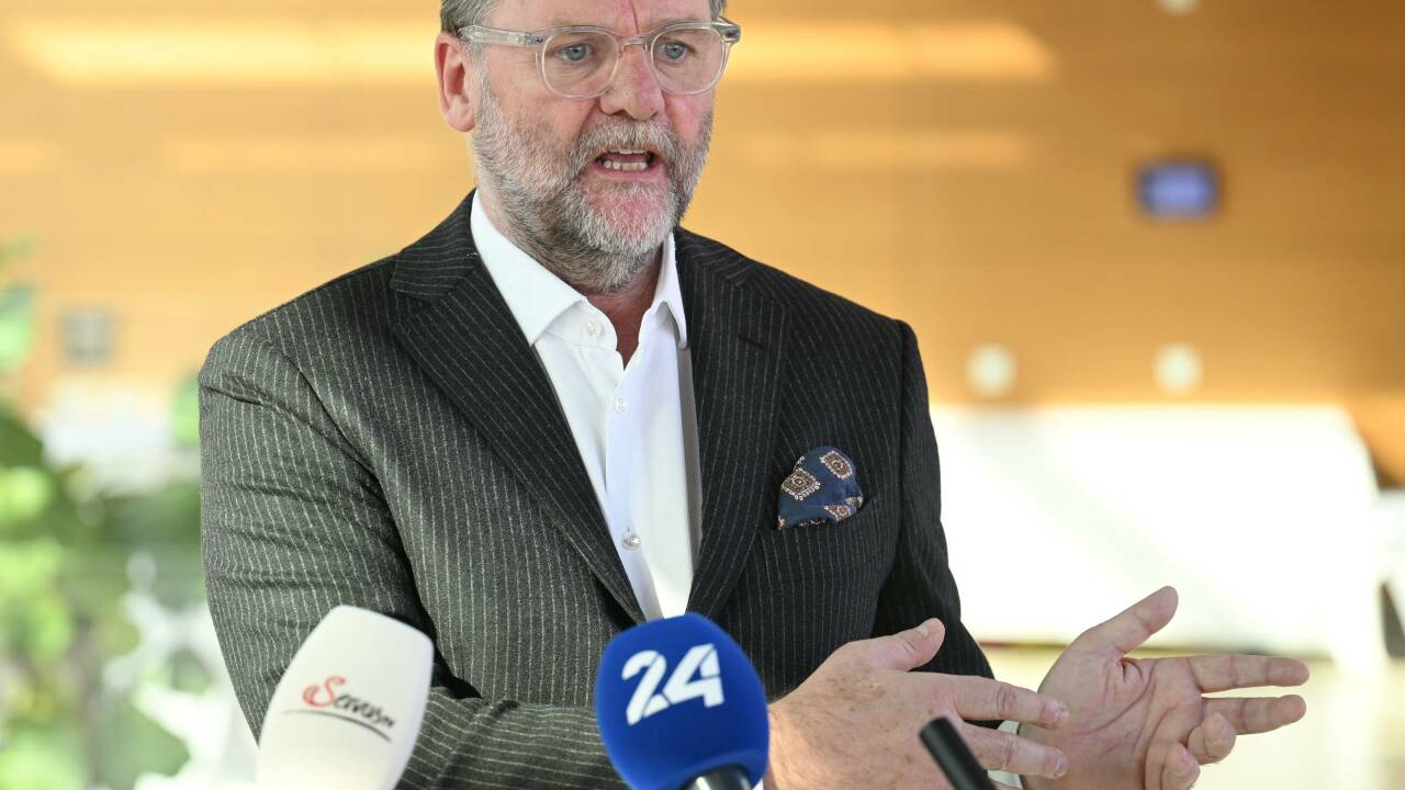 Sepp Schellhorn fragt Bürgerinnen und Bürger um Vorschläge.  Sepp Schellhorn fragt Bürgerinnen und Bürger um Vorschläge.