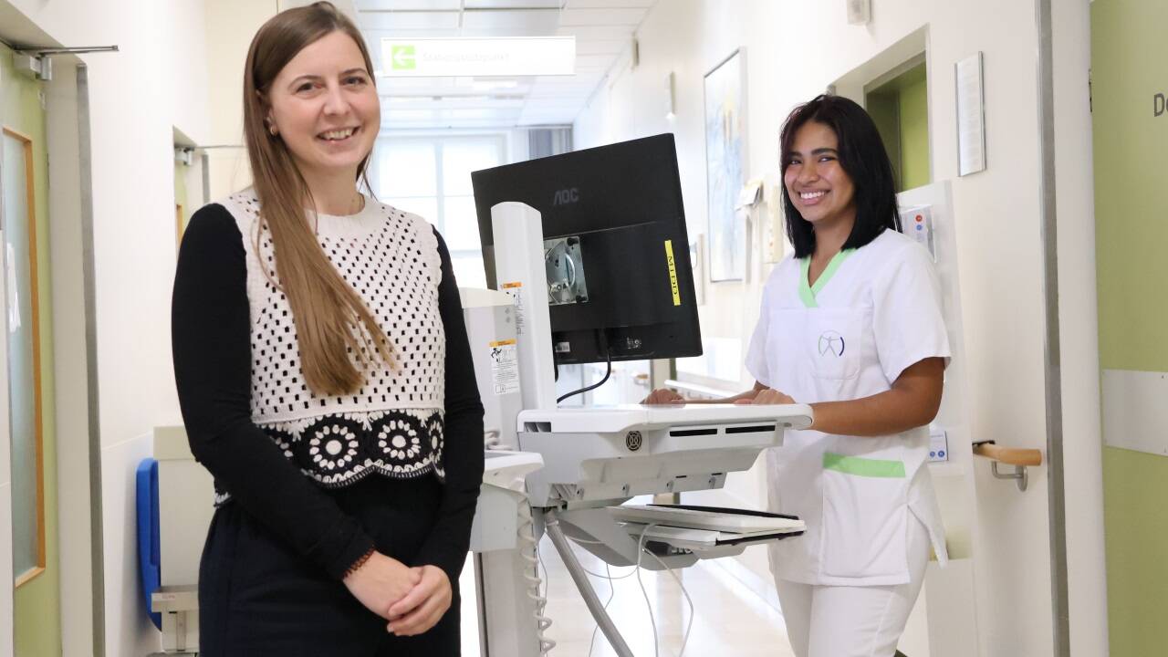 Sofia Sanmartin (rechts) kam vor zwei Jahren über das Relocation-Management der SALK von Kolumbien nach Salzburg. Dafür zuständig ist die Leiterin des Pflege-Recruiting des Uniklinikums Salzburg Carina Hörack.  Sofia Sanmartin (rechts) kam vor zwei Jahren über das Relocation-Management der SALK von Kolumbien nach Salzburg. Dafür zuständig ist die Leiterin des Pflege-Recruiting des Uniklinikums Salzburg Carina Hörack.