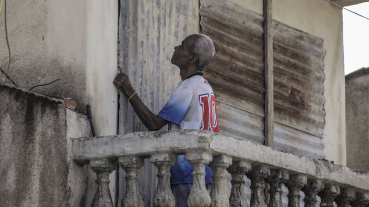 Bevölkerung bereitet sich auf den Sturm vor  Bevölkerung bereitet sich auf den Sturm vor