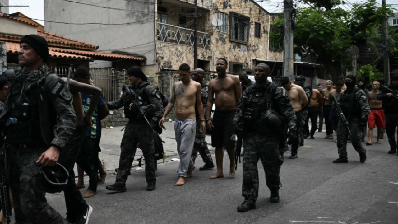 Gro§er Polizeieinsatz in zwei Armenviertel  Gro§er Polizeieinsatz in zwei Armenviertel