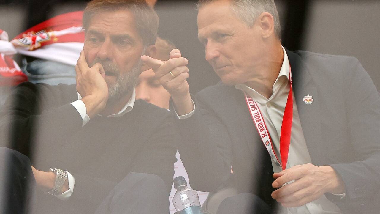 Red-Bull-Fußballchef Jürgen Klopp (l.) und Salzburg-Geschäftsführer Stephan Reiter sind auf der Suche nach einem neuen Sportchef für Red Bull Salzburg.   Red-Bull-Fußballchef Jürgen Klopp (l.) und Salzburg-Geschäftsführer Stephan Reiter sind auf der Suche nach einem neuen Sportchef für Red Bull Salzburg.