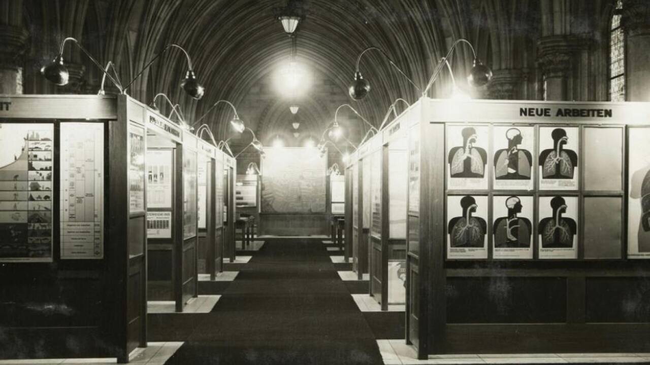 Dauerausstellung in der Volkshalle im Wiener Rathaus, 1927  Dauerausstellung in der Volkshalle im Wiener Rathaus, 1927