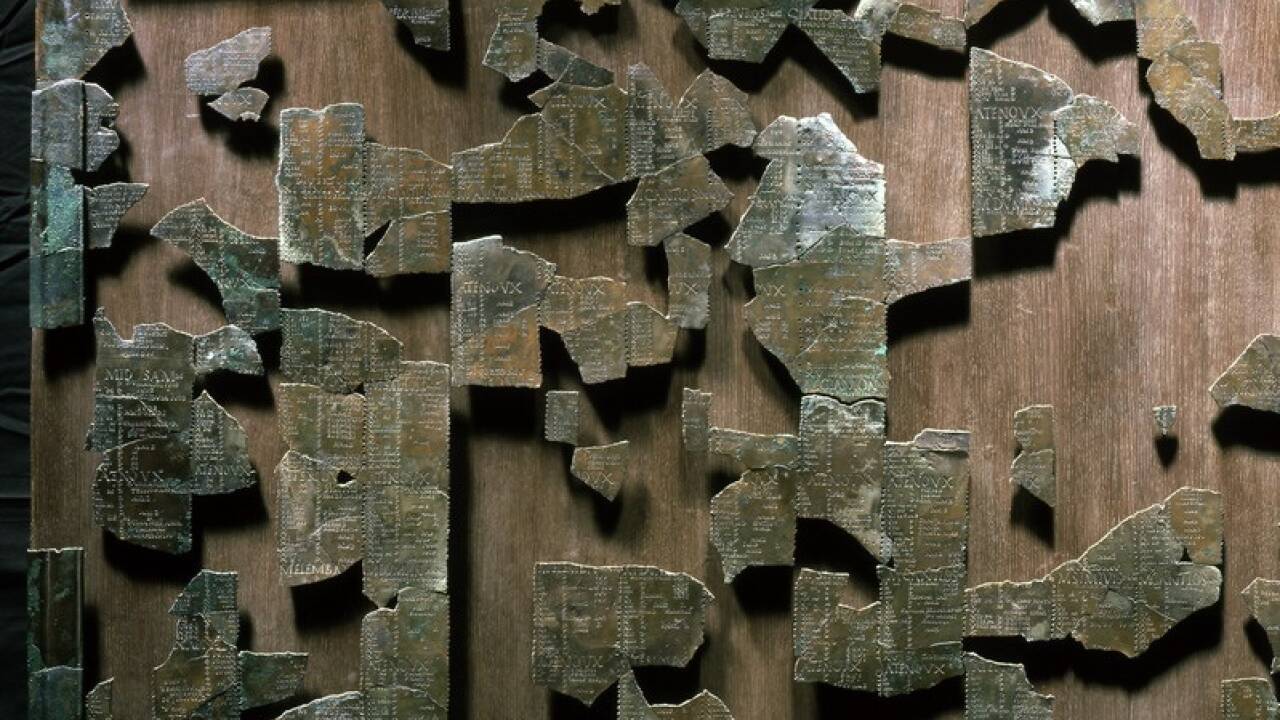 Kulturschatz: Der Kalender von Coligny beschreibt das gallische Jahr und seine Feste.  Kulturschatz: Der Kalender von Coligny beschreibt das gallische Jahr und seine Feste.