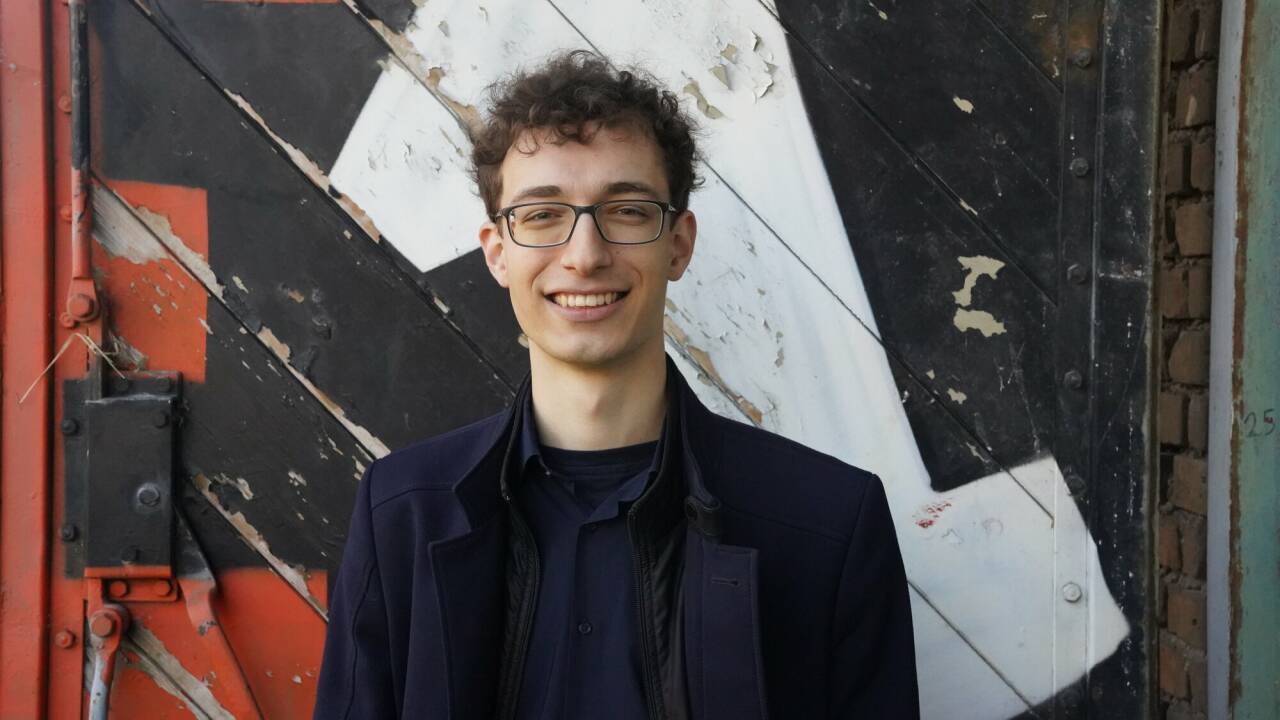 Laurenz Lang, 21 Jahre alt, Jusstudent, engagiert bei der Jungen Union: „Ich habe nach der Schule keinen freiwilligen Wehrdienst geleistet. Heute würde ich das anders machen. Mir ist stärker bewusst geworden, wie sehr ich dieses Land, die Menschen um mich, unsere Freiheit und unsere Demokratie schätze und liebe.“ Laurenz Lang, 21 Jahre alt, Jusstudent, engagiert bei der Jungen Union: „Ich habe nach der Schule keinen freiwilligen Wehrdienst geleistet. Heute würde ich das anders machen. Mir ist stärker bewusst geworden, wie sehr ich dieses Land, die Menschen um mich, unsere Freiheit und unsere Demokratie schätze und liebe.“