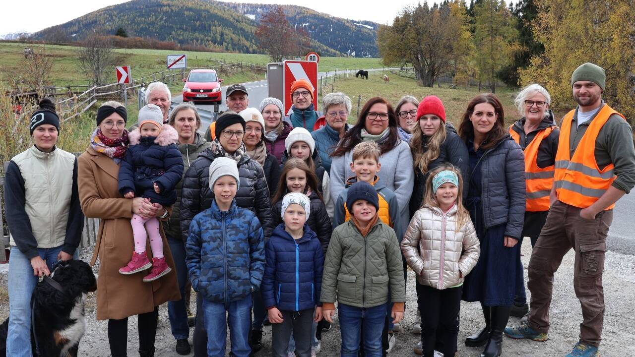 Im Bild einige Anrainer aus Pichlern beim gemeinsamen Lokalaugenschein mit der Lungauer Woche. 