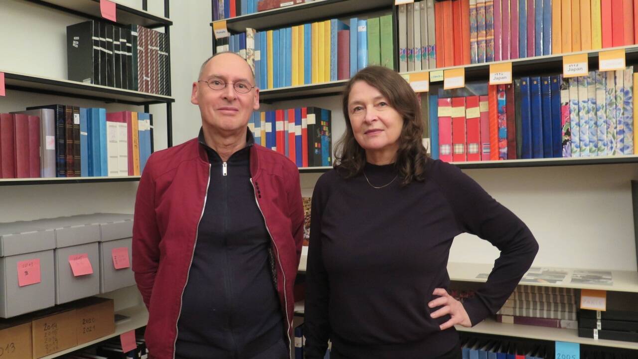 Rainer Iglar und Birgit Sattlecker vom Salzburger Fotohof im neuen Gerhard-Roth-Fotoarchiv in Wien.   Rainer Iglar und Birgit Sattlecker vom Salzburger Fotohof im neuen Gerhard-Roth-Fotoarchiv in Wien.