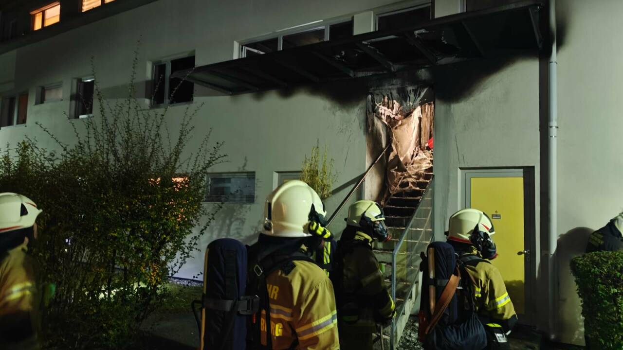 Die Feuerwehr rückte zu einem Wohnungsbrand aus.  Die Feuerwehr rückte zu einem Wohnungsbrand aus.
