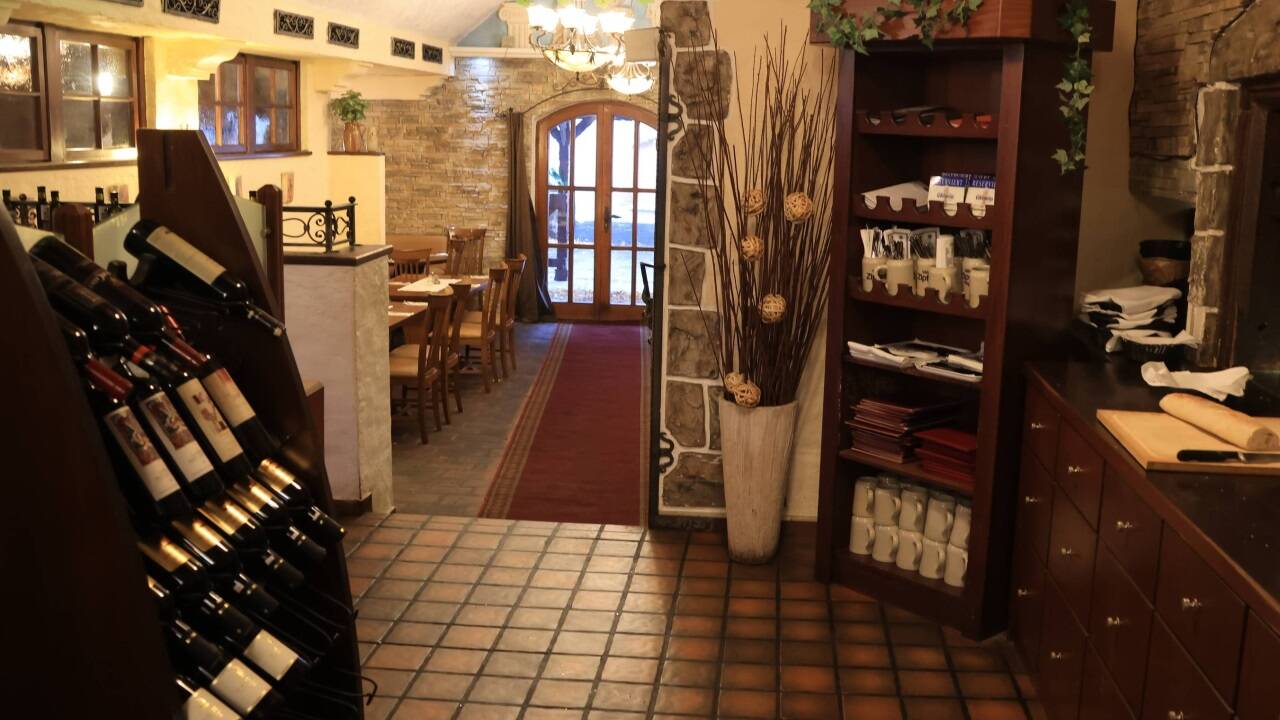 200 Gäste haben innen Platz.  200 Gäste haben innen Platz.