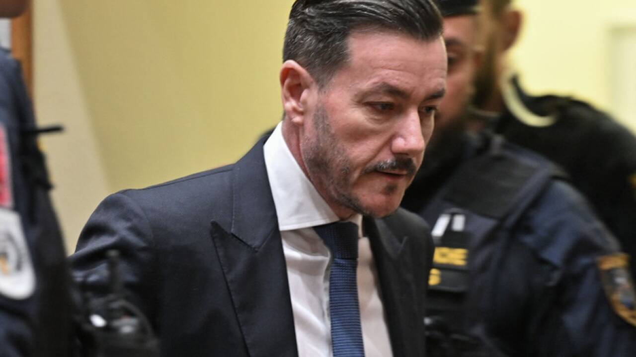 Neben Benko stehen sechs weitere Personen unter Betrugsverdacht  Neben Benko stehen sechs weitere Personen unter Betrugsverdacht