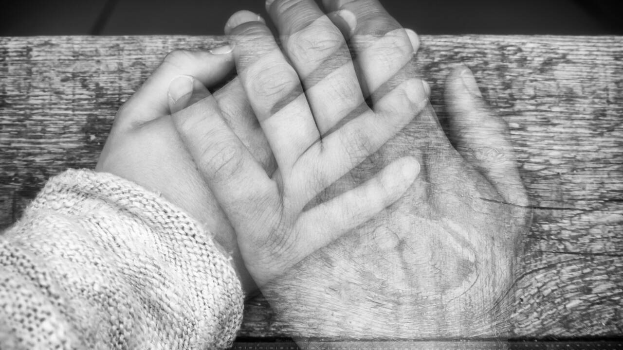 Die Beziehung mit dem Verstorbenen geht nach dem Tod in neuer Art und Weise weiter, sagt Theologe Frank Walz.  Die Beziehung mit dem Verstorbenen geht nach dem Tod in neuer Art und Weise weiter, sagt Theologe Frank Walz.