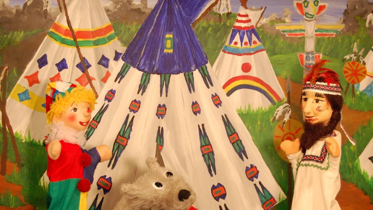 Friedburger-Puppenb-hne-Kasperl-trifft-H-uptling-Rote-Feder