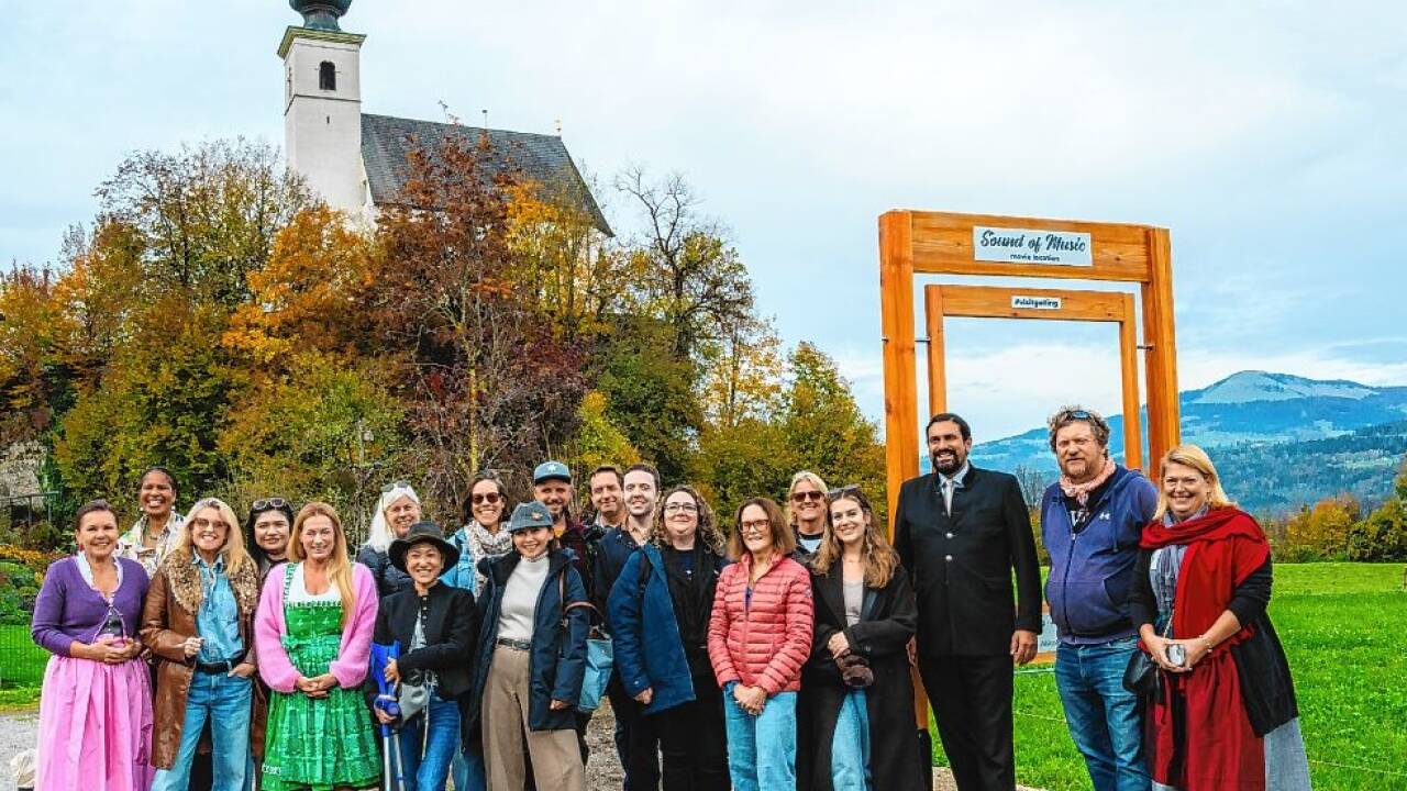 Reisejournalistinnen und -journalisten besuchten das „Nikolauskircherl“ und den Fotopoint in Golling.   Reisejournalistinnen und -journalisten besuchten das „Nikolauskircherl“ und den Fotopoint in Golling.