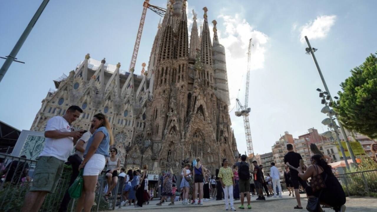 Sagrada-Familia-hat-nun-h-chsten-Kirchturm-der-Welt