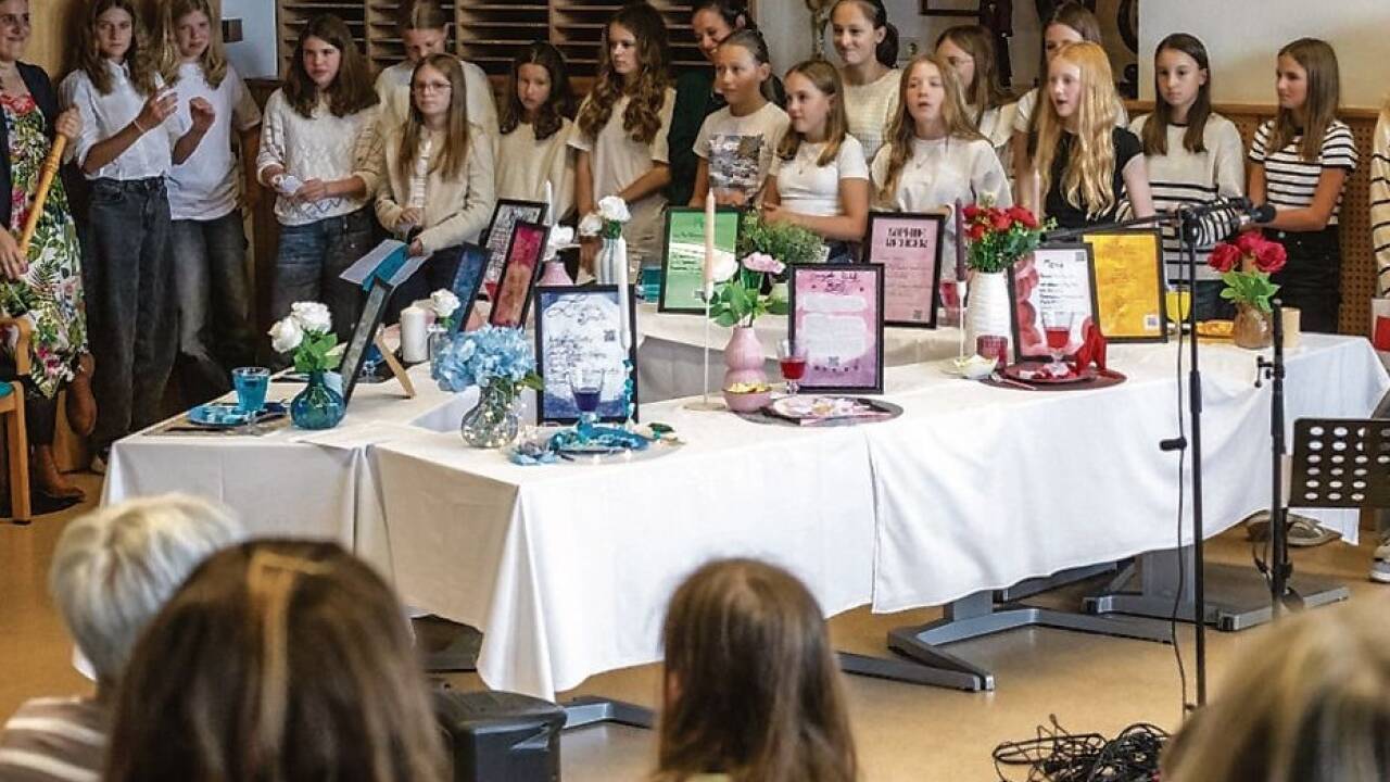 M-dchenklasse-der-Mittelschule-Abtenau-entdeckte-die-Musikgeschichte-neu