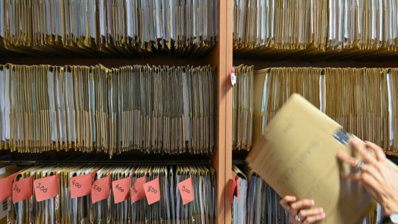 Überbordende Bürokratie hemmt die Wirtschaft. Um dies zu erkennen, benötigt man keine hochtrabende Industriestrategie. Überbordende Bürokratie hemmt die Wirtschaft. Um dies zu erkennen, benötigt man keine hochtrabende Industriestrategie.