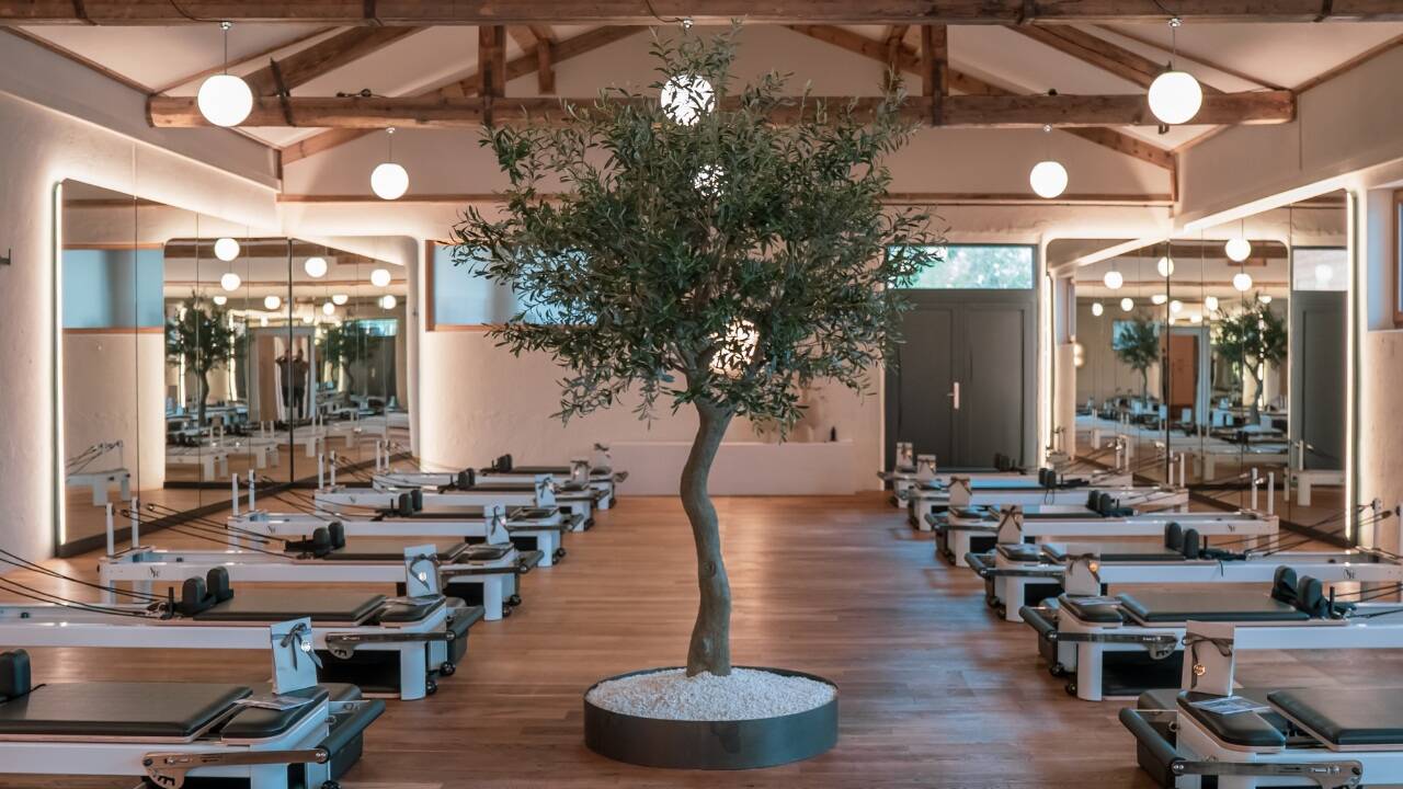 Inspiriert vom hawaiianischen Lebensgefühl ist Nalu mehr als ein Pilates-Studio.   Inspiriert vom hawaiianischen Lebensgefühl ist Nalu mehr als ein Pilates-Studio.