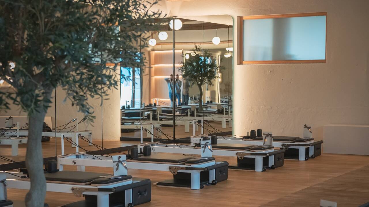 Inspiriert vom hawaiianischen Lebensgefühl ist Nalu mehr als ein Pilates-Studio.   Inspiriert vom hawaiianischen Lebensgefühl ist Nalu mehr als ein Pilates-Studio.