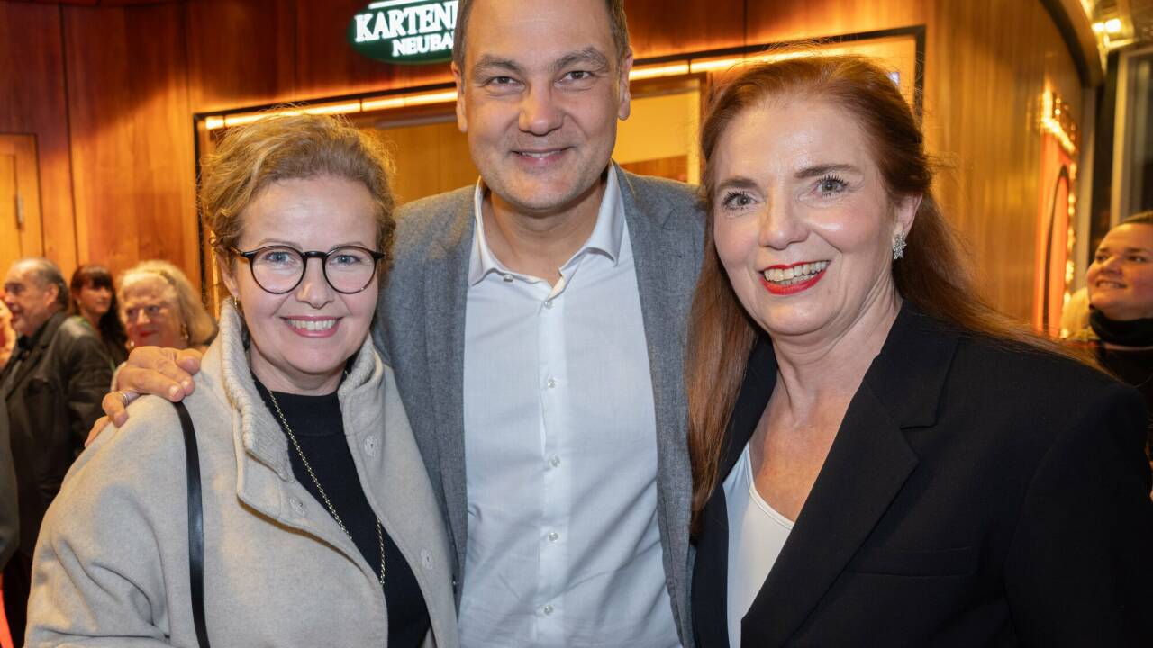 Cornelia Thöni, Johannes Holzleitner mit Intendantin Margret Stronegger. 