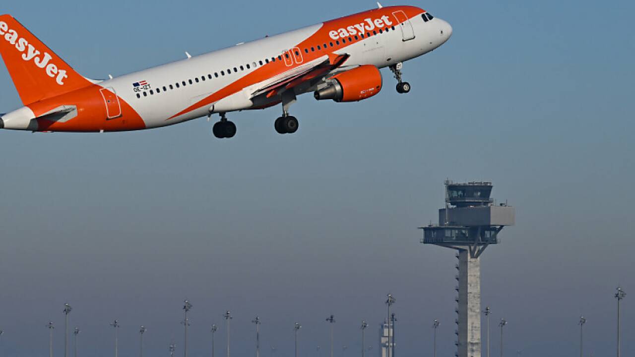 Der Flugverkehr in Berlin wurde von Drohnen gestört.  Der Flugverkehr in Berlin wurde von Drohnen gestört.