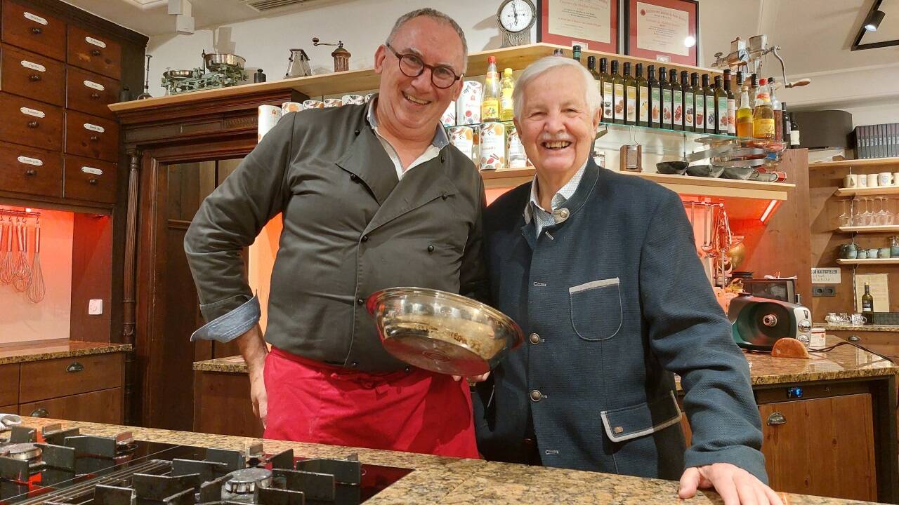 K+K-Küchenchef Johann Kögl stattete  seinem Lehrling Roland Essl einen Besuch ab.  