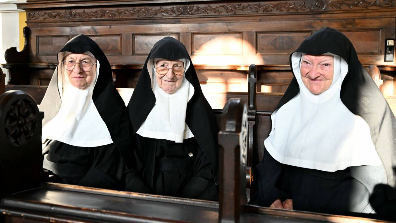Die drei Augustiner-Chorfrauen vom Kloster Goldenstein, (v.l.) Rita, Regina und Bernadette im Kloster Goldenstein in Elsbethen bei Salzburg.  