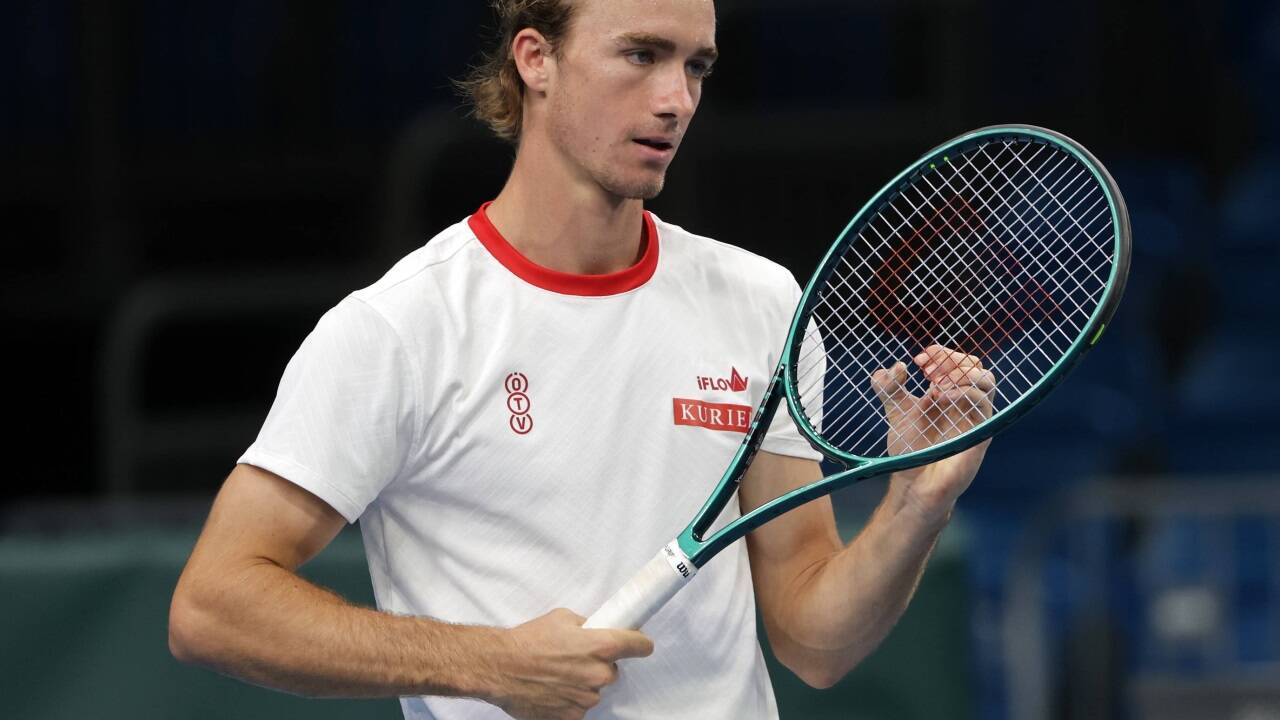 Lukas Neumayer trifft auf Emil Ruusuvuori.  Lukas Neumayer trifft auf Emil Ruusuvuori.